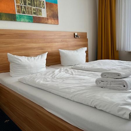 אוברלינגן Hotel Capri מראה חיצוני תמונה