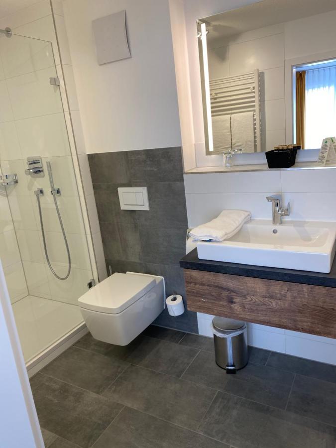 אוברלינגן Hotel Capri מראה חיצוני תמונה