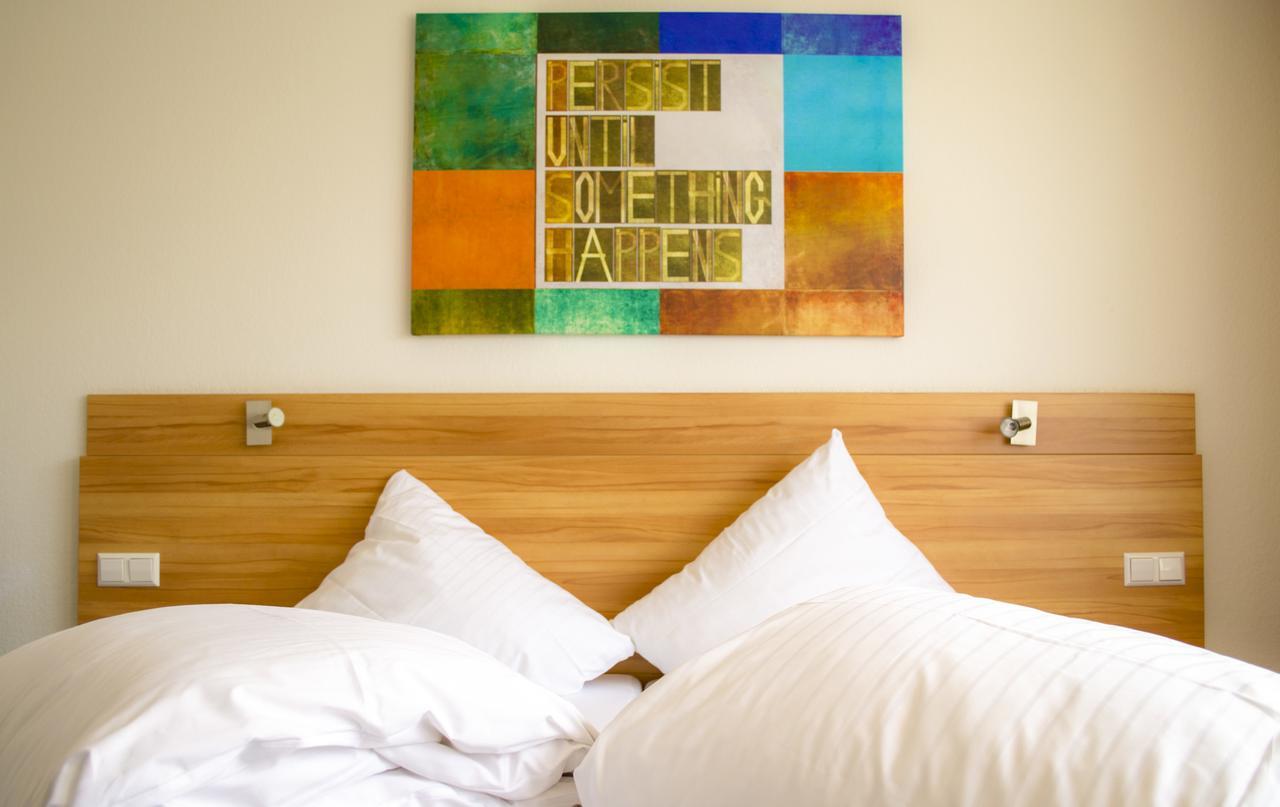 אוברלינגן Hotel Capri מראה חיצוני תמונה